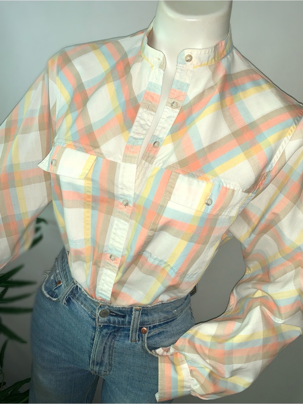 p l a i d :: Vintage Soft Pastel Plaid Buttoned Shirt